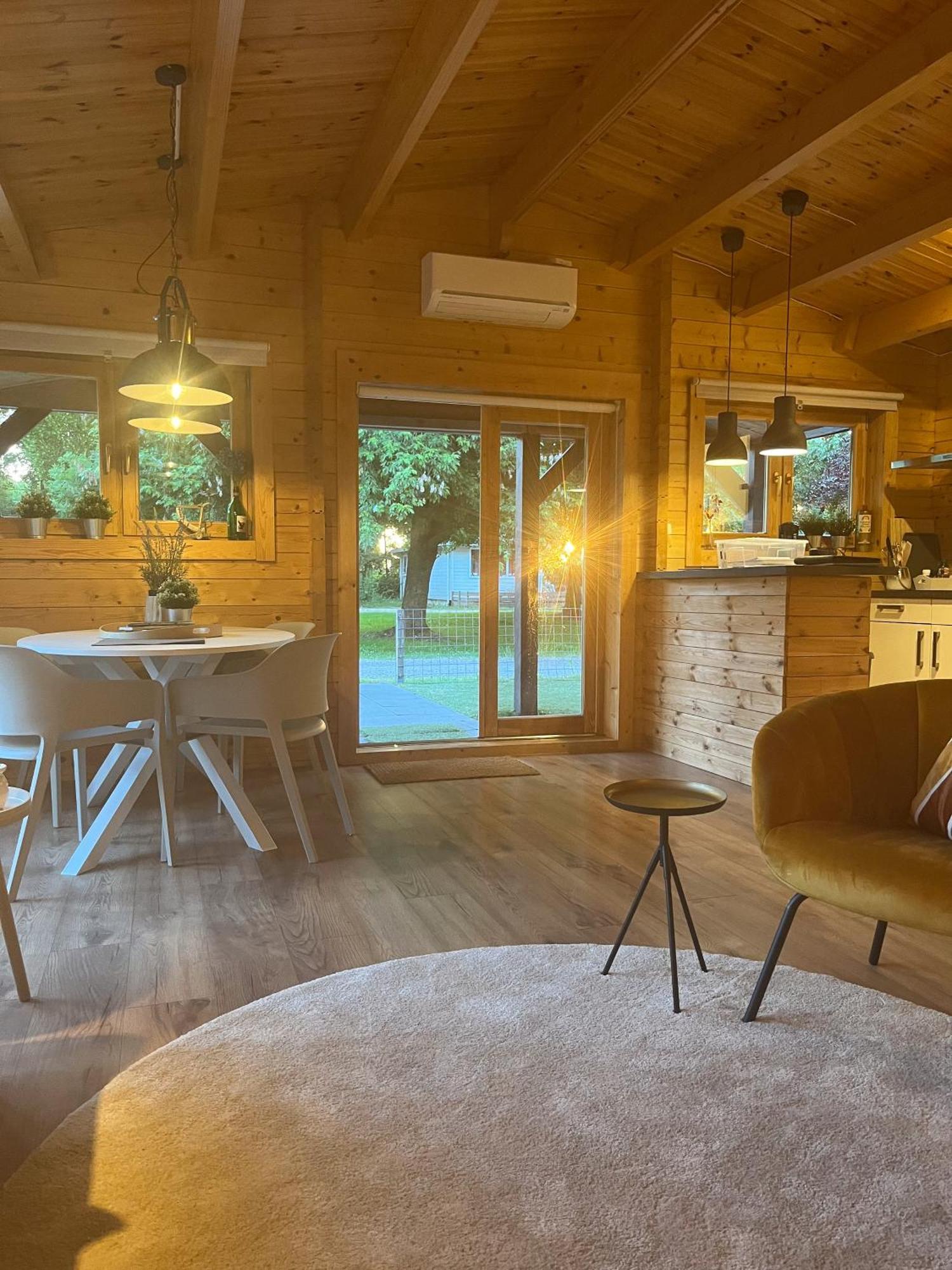 Luxe En Ruim Chalet Met Airco Bij Leekstermeer Matsloot Eksteriør bilde