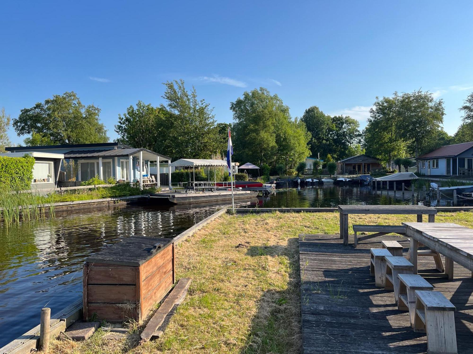 Luxe En Ruim Chalet Met Airco Bij Leekstermeer Matsloot Eksteriør bilde