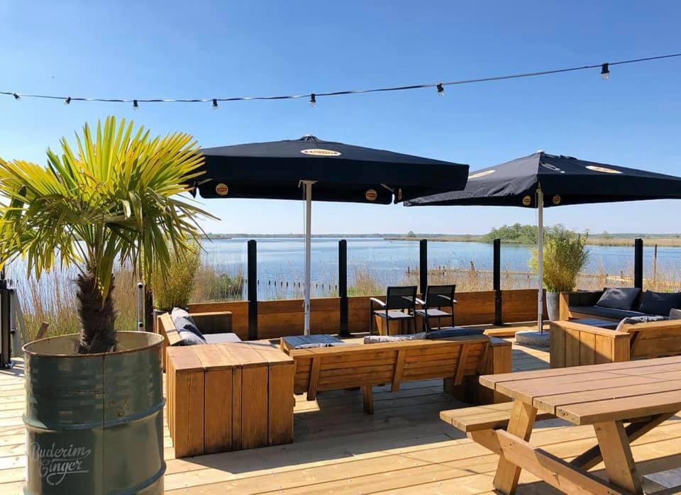 Luxe En Ruim Chalet Met Airco Bij Leekstermeer Matsloot Eksteriør bilde
